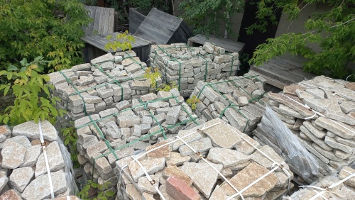 Гранитный плитняк галтованный для мощения купить в Нижегородской области