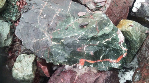 Гигантские зелёные валуны для ландшафтного дизайна весом более 5 тонн купить в Нижегородской области