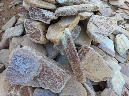 Златолит жёлтый, жёлто-зелёный глыбки и валуны для ланшафтного дизайна купить в Нижегородской области