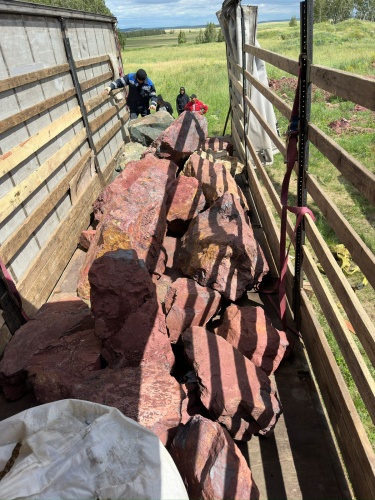 Ландшафтные глыбы красно-фиолетовые 200-1000 килограмм купить в Нижегородской области