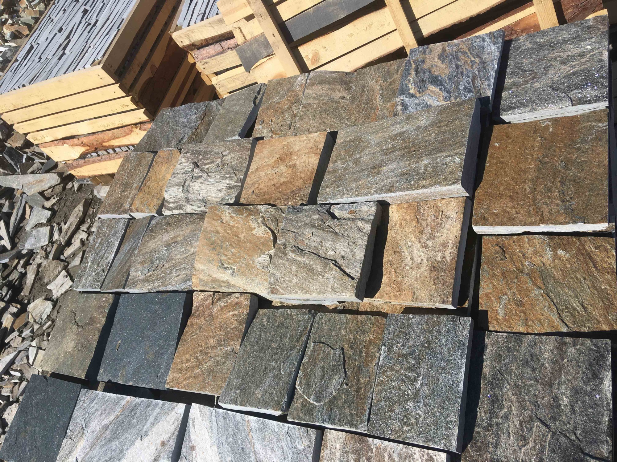 Плитка пилёная златолит Уральский для фасада купить в Нижегородской области