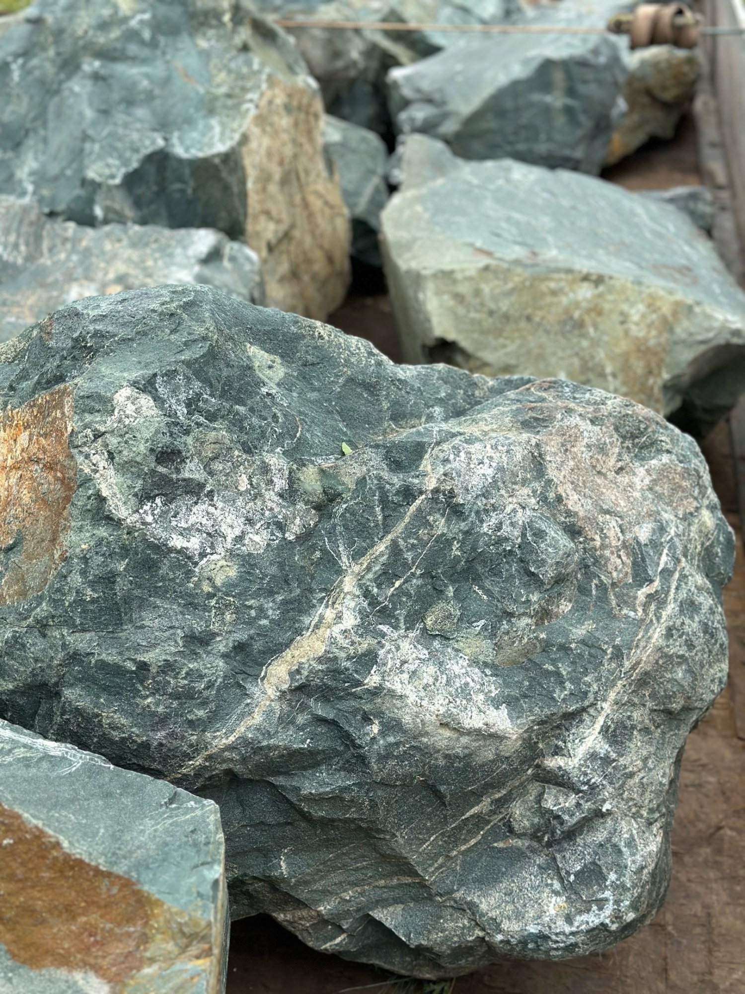 Камни для ландшафтного дизайна зелёные 10-60 килограмм купить в Нижегородской области