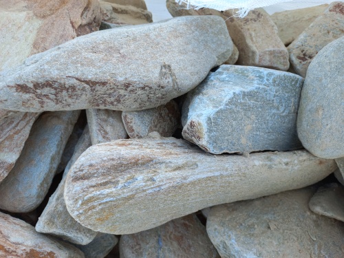 Златолит жёлтый, жёлто-зелёный глыбки и валуны для ланшафтного дизайна купить в Нижегородской области