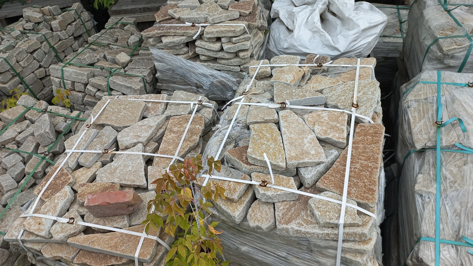 Плитняк гранитный галтованный купить в Нижегородской области