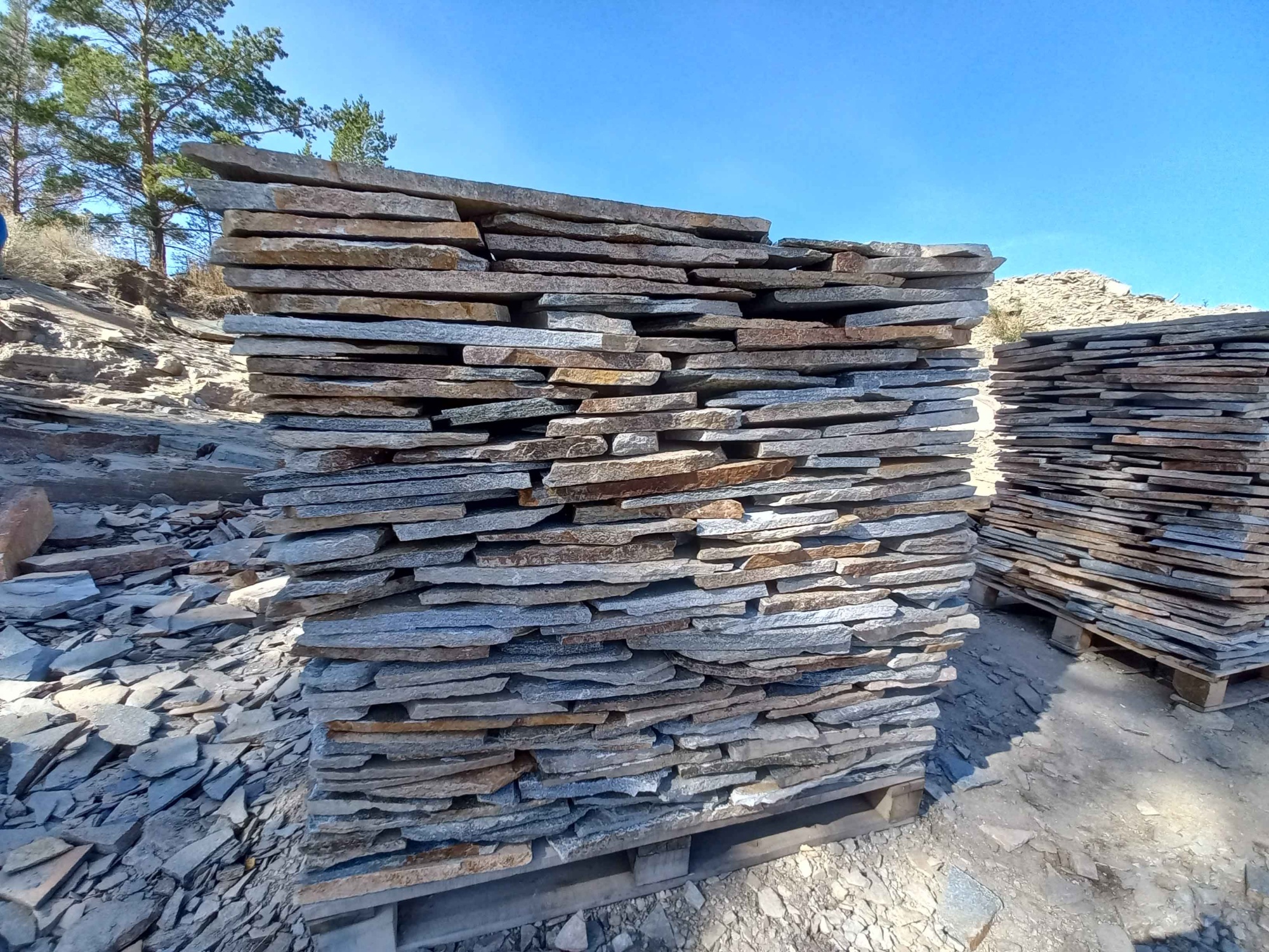 Плитняк златолит серебристый для фасада купить в Нижегородской области