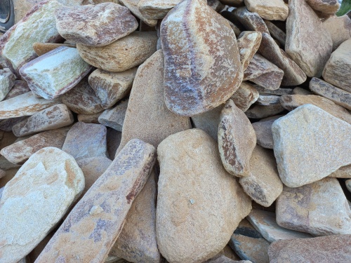 Златолит жёлтый, жёлто-зелёный глыбки и валуны для ланшафтного дизайна купить в Нижегородской области