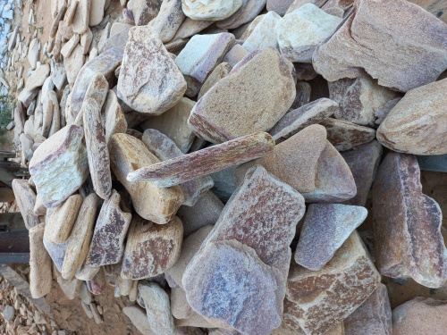 Златолит жёлтый, жёлто-зелёный глыбки и валуны для ланшафтного дизайна купить в Нижегородской области