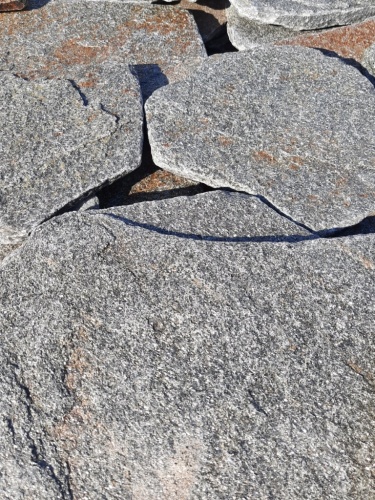 Златолит серебристый галтованный для лестниц купить в Нижегородской области